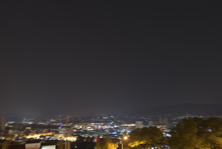 Sharp night sky with blurred ground